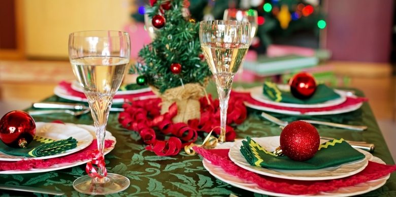 christmas-table-1909797_1280.jpg