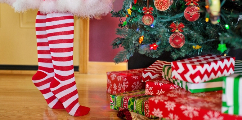 decorating-christmas-tree-2999722_1920_copie.jpg