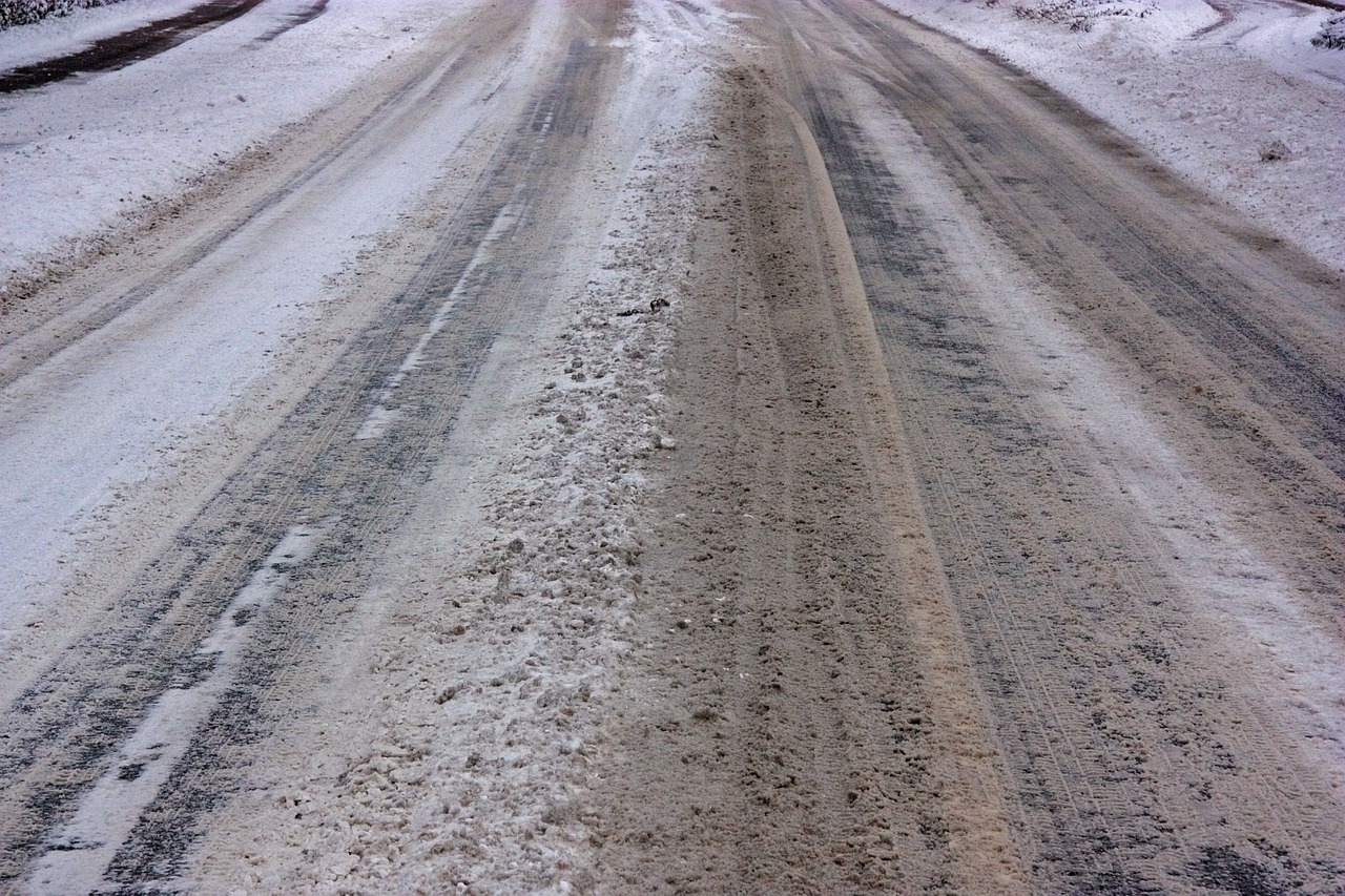 icy-roads-567721_1280.jpg