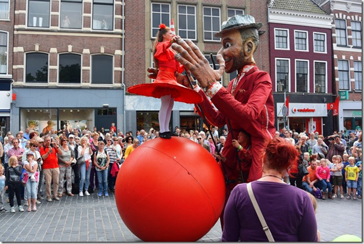 Spectacle de rue La Boule Parade